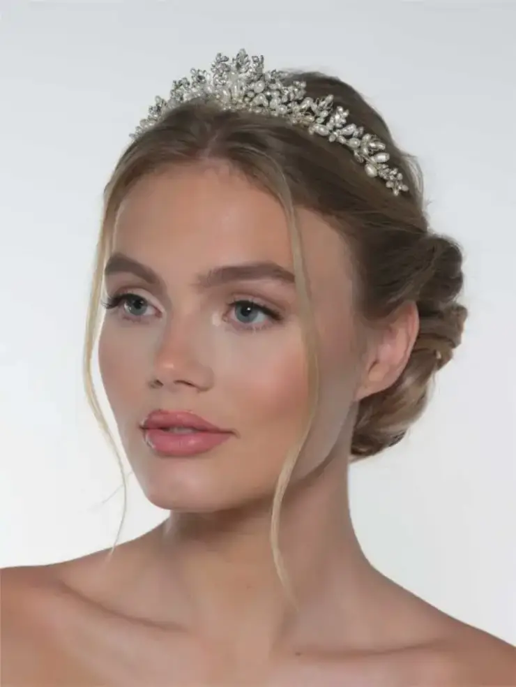 Beyond the Dress: How to Pick Veils, Hairpieces, Belts &amp; Accessories for Your Bridal Look Image
