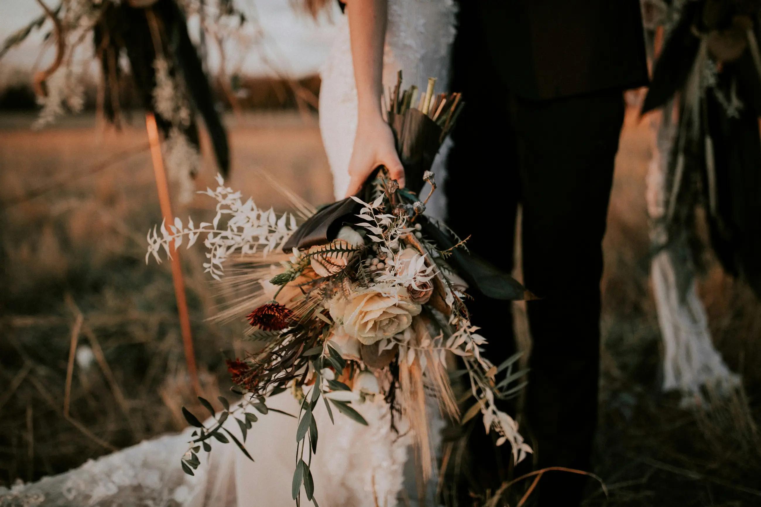 Top 10 Winter Floral Trends for Your Wedding Image