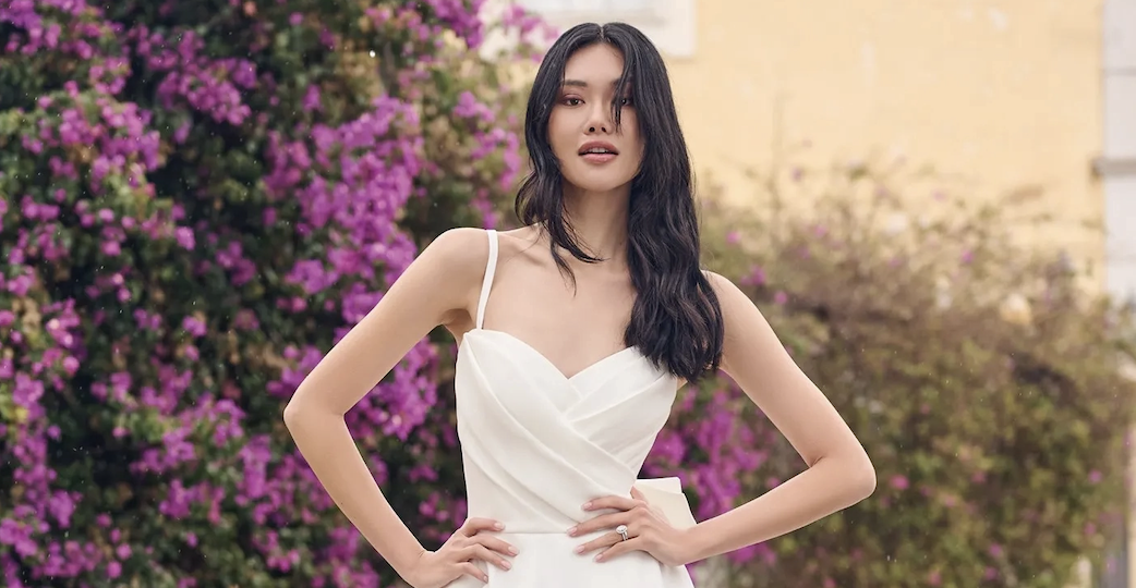 Jaw-Dropping Fall 2023 Wedding Dresses for a Memorable Entrance. Desktop Image